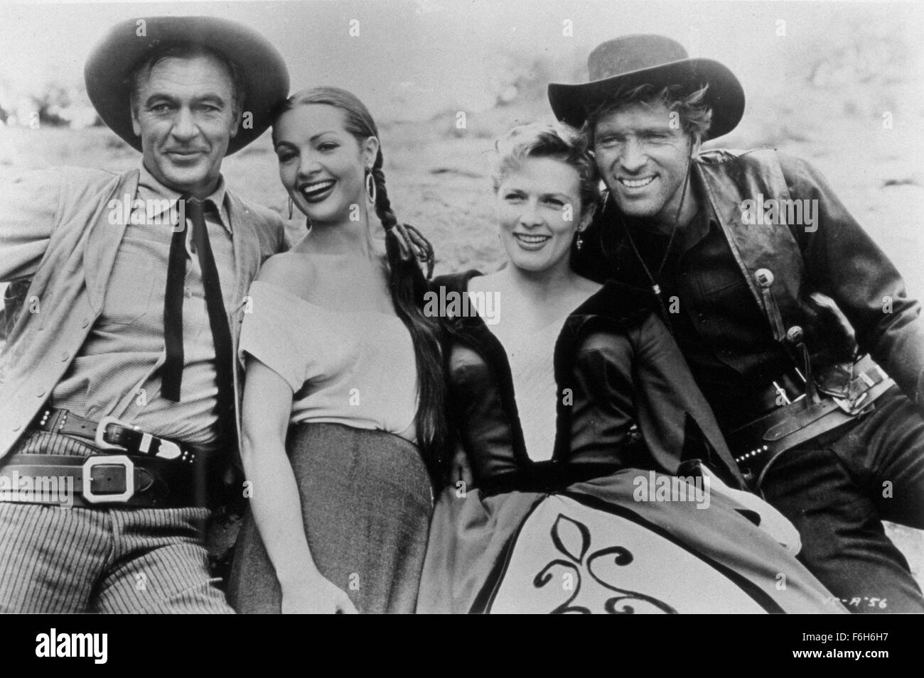 1954, il titolo del film: VERA CRUZ, REGISTA: ROBERT ALDRICH, Studio: UA,  raffigurato: ROBERT ALDRICH, abbigliamento, Gary Cooper, cowboy, DENISE  DARCEL, cappello, BURT LANCASTER, SARITA MONTIEL. (Credito Immagine: SNAP  Foto stock - Alamy