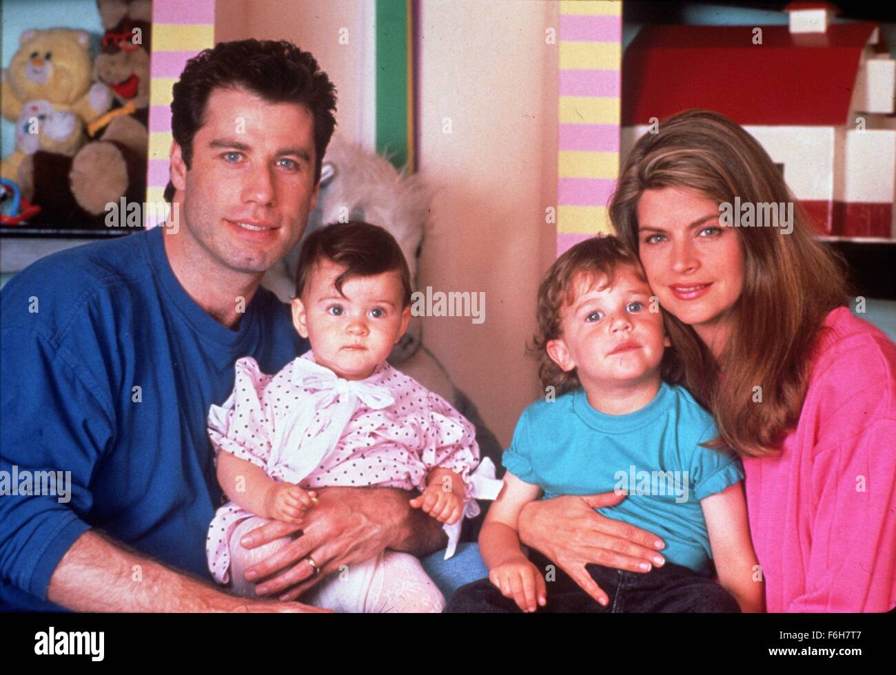 Data di rilascio: dicembre 14, 1990 il titolo del filmato: Senti chi parla troppo STUDIO: TriStar Pictures Regista: Amy Heckerling trama: bambini piccoli commentare i disaccordi tra un marito e una moglie. Nella foto: Kirstie Alley come Mollie, MEGAN MILNER come Julie, LORNE SUSSMAN come Mikey, e John Travolta come James. (Credito Immagine: c TriStar/Entertainment Immagini) Foto Stock