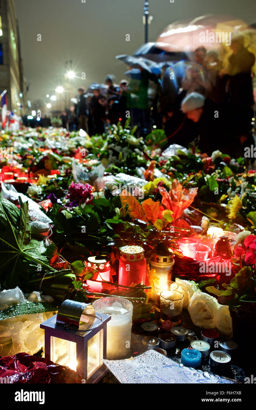 Solidarietà e solidarietà di Berlino dopo gli attentati terroristici di Parigi del novembre 2015 Foto Stock