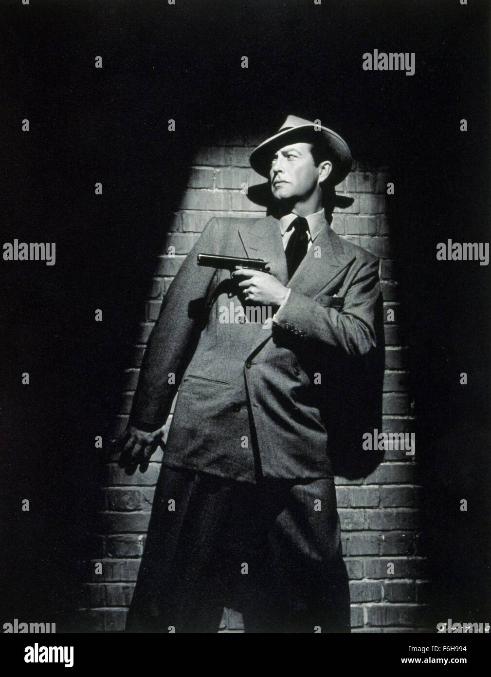 1947, il titolo del film: alto muro, Direttore: CURTIS BERNHARDT, Studio: MGM, nella foto: CURTIS BERNHARDT, Gun Crazy a pistola, ROBERT TAYLOR. (Credito Immagine: SNAP) Foto Stock