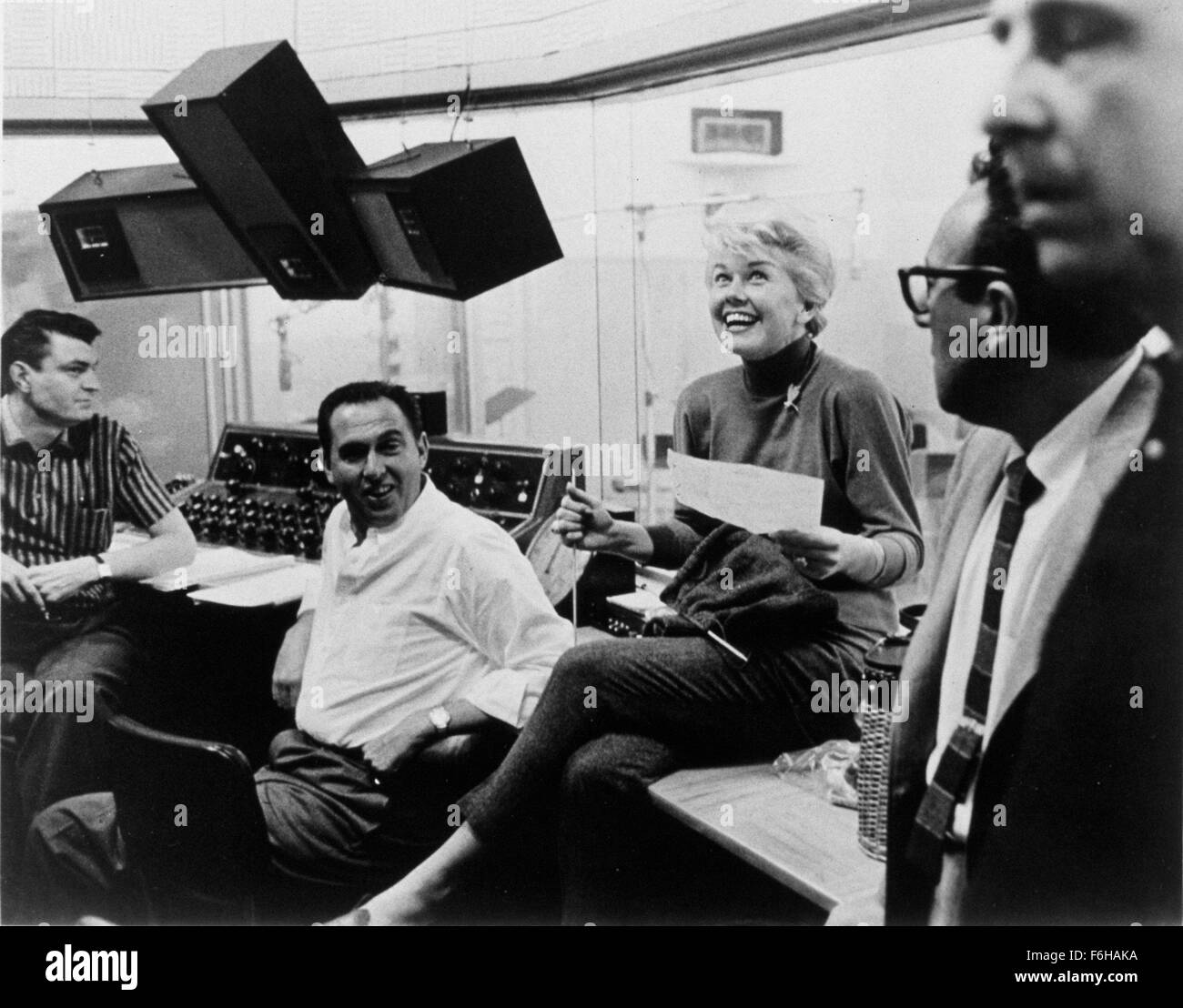 1959, il titolo del film: Cuscino parlare, Direttore: Michael Gordon, nella foto: Doris Day, Michael Gordon. (Credito Immagine: SNAP) Foto Stock