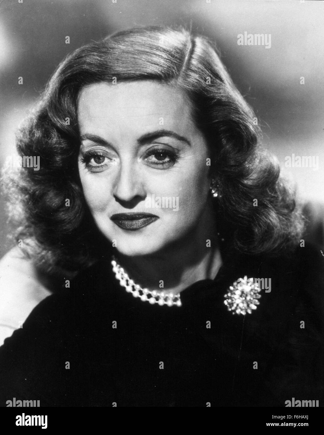 1950, il titolo del film: All About Eve, Direttore: Joseph L Mankiewicz, Studio: volpe, nella foto: BETTE DAVIS. (Credito Immagine: SNAP) Foto Stock