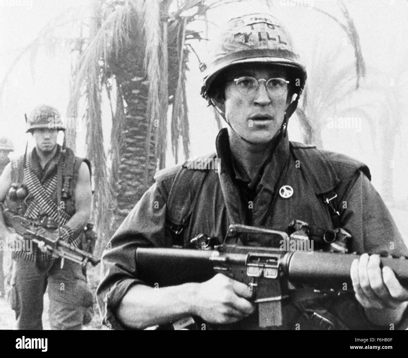 1987, il titolo del film: Full Metal Jacket, Direttore: Stanley Kubrick, Studio: WARNER, nella foto: ABBIGLIAMENTO, COMBATTERE ABBIGLIAMENTO, Stanley Kubrick. (Credito Immagine: SNAP) Foto Stock