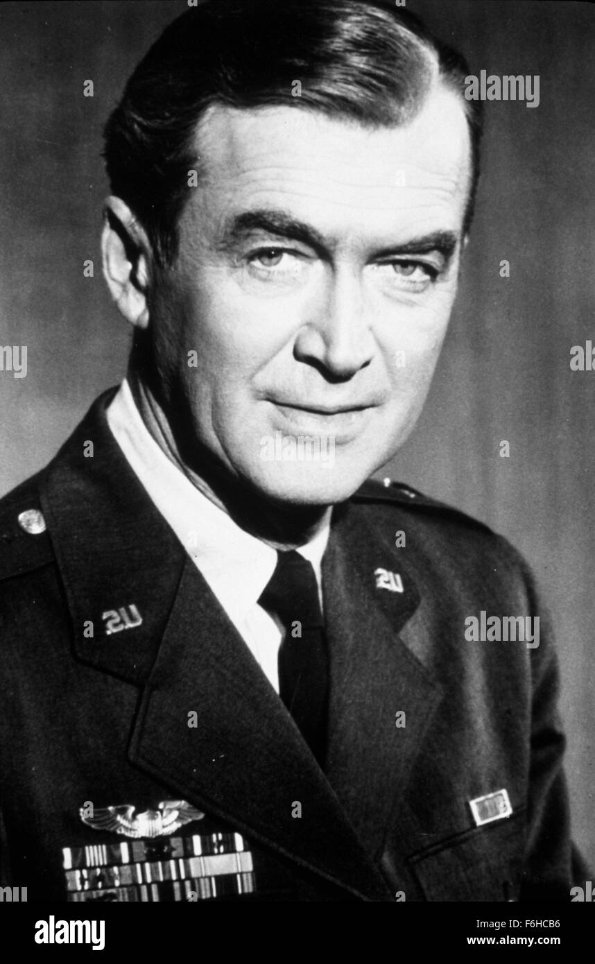 1954, il titolo del film: Strategic Air Command, Direttore: Anthony Mann, Studio: Paramount, nella foto: AIRFORCE UNIFORME, abbigliamento, Anthony Mann. (Credito Immagine: SNAP) Foto Stock