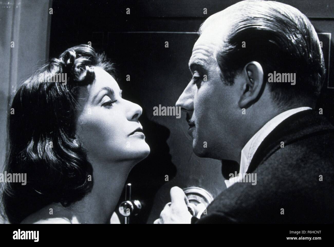 1939, il titolo del film: NINOTCHKA, Direttore: ERNST LUBITSCH, Studio: MGM, nella foto: MELVYN DOUGLAS, GRETA GARBO. (Credito Immagine: SNAP) Foto Stock