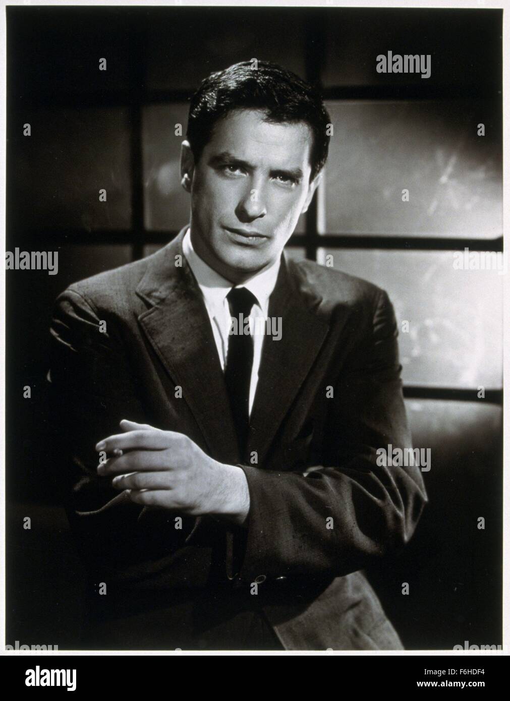 1962, il titolo del film: il bambino è in attesa, Direttore: John Cassavetes, nella foto: 1962, STUDIO, John Cassavetes, Moody, fumatori e fumatori, sigarette, suit. (Credito Immagine: SNAP) Foto Stock