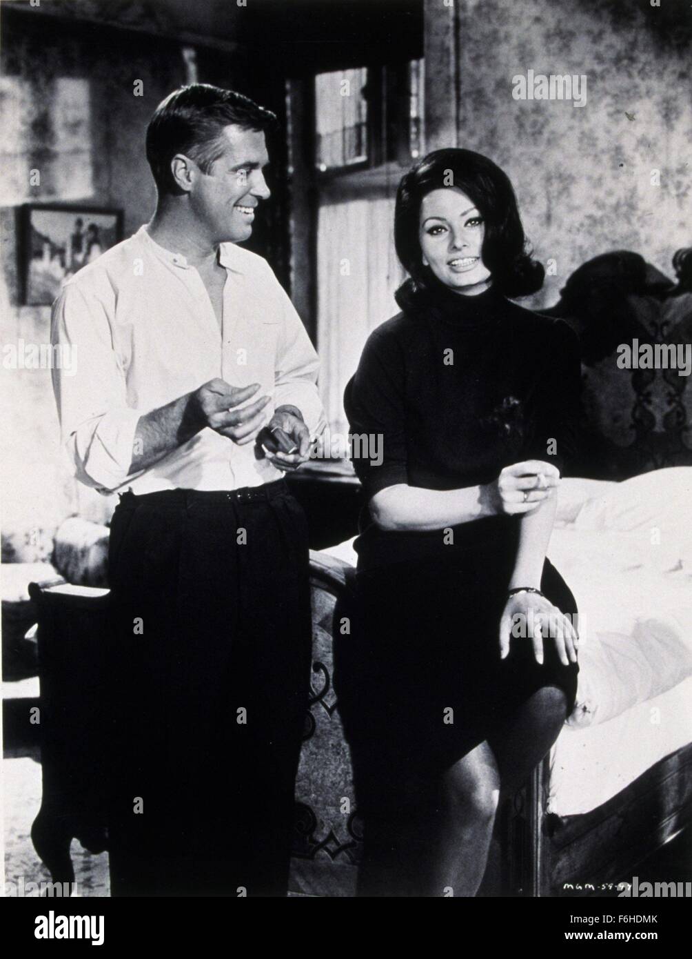 1965, il titolo del film: operazione di tiro con la balestra, Direttore: Michael Anderson, Studio: MGM, nella foto: Michael Anderson, Sophia Loren. (Credito Immagine: SNAP) Foto Stock