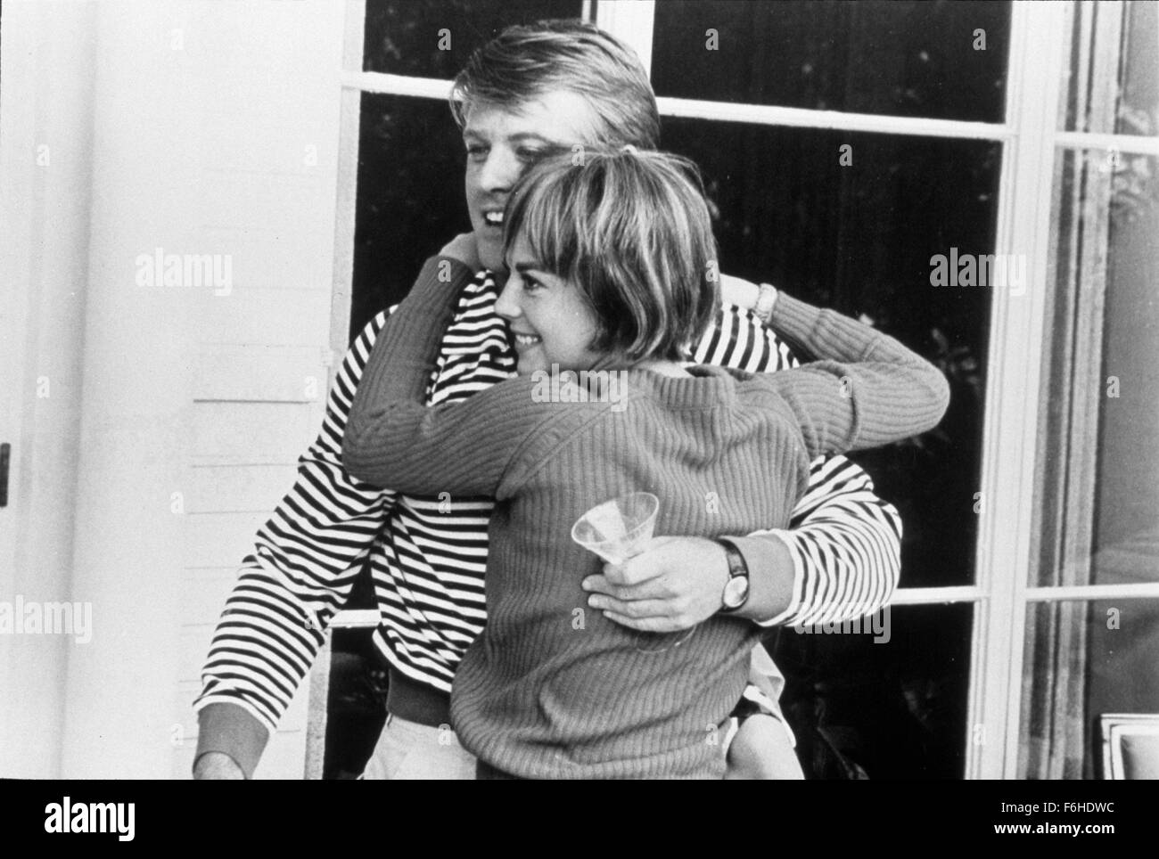 1965, il titolo del film: all'interno di DAISY CLOVER, REGISTA: ROBERT MULLIGAN, raffigurato: ROBERT MULLIGAN, Robert Redford, piscina. (Credito Immagine: SNAP) Foto Stock