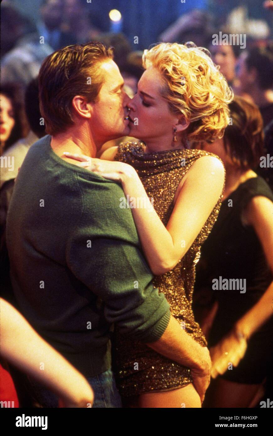 1992, il titolo del film: basic instinct, Direttore: Paul Verhoeven, Studio: TRI, nella foto: Michael Douglas, baciare, romanticismo, Sharon Stone. (Credito Immagine: SNAP) Foto Stock