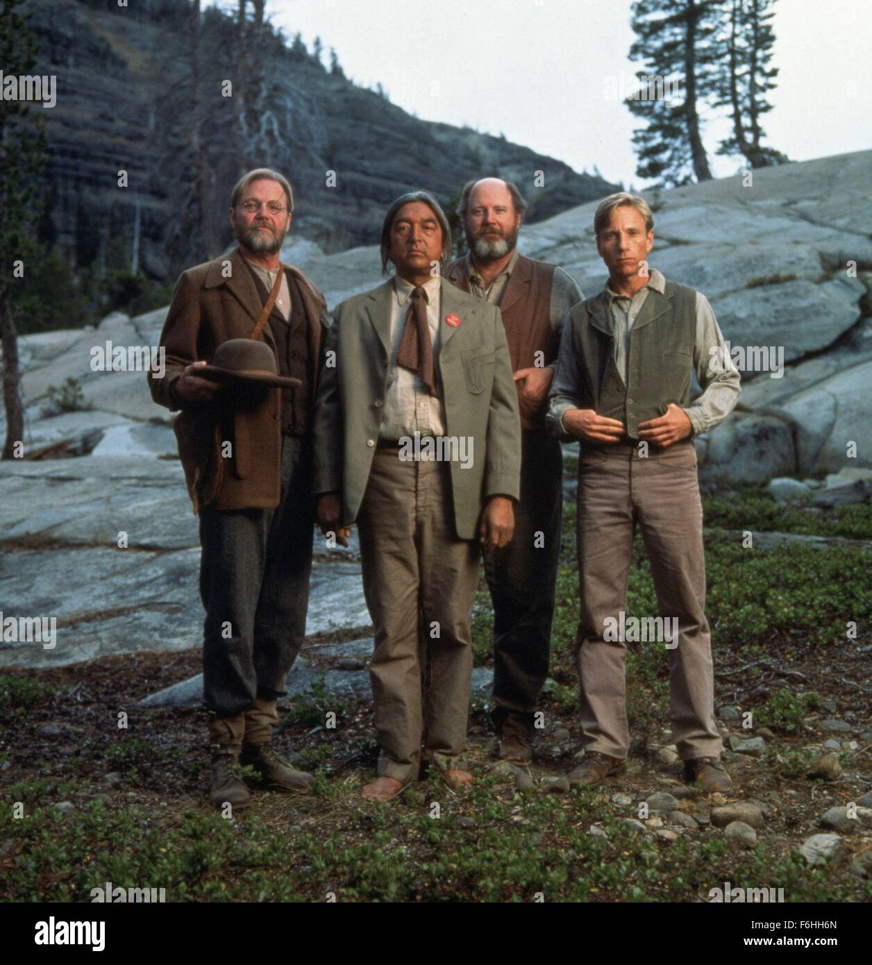 1992, il titolo del film: ultimo della sua tribù, Direttore: HARRY HOOK, Studio: HBO, nella foto: Jack benedizione, Graham Greene, HARRY HOOK, David Ogden Stiers. (Credito Immagine: SNAP) Foto Stock