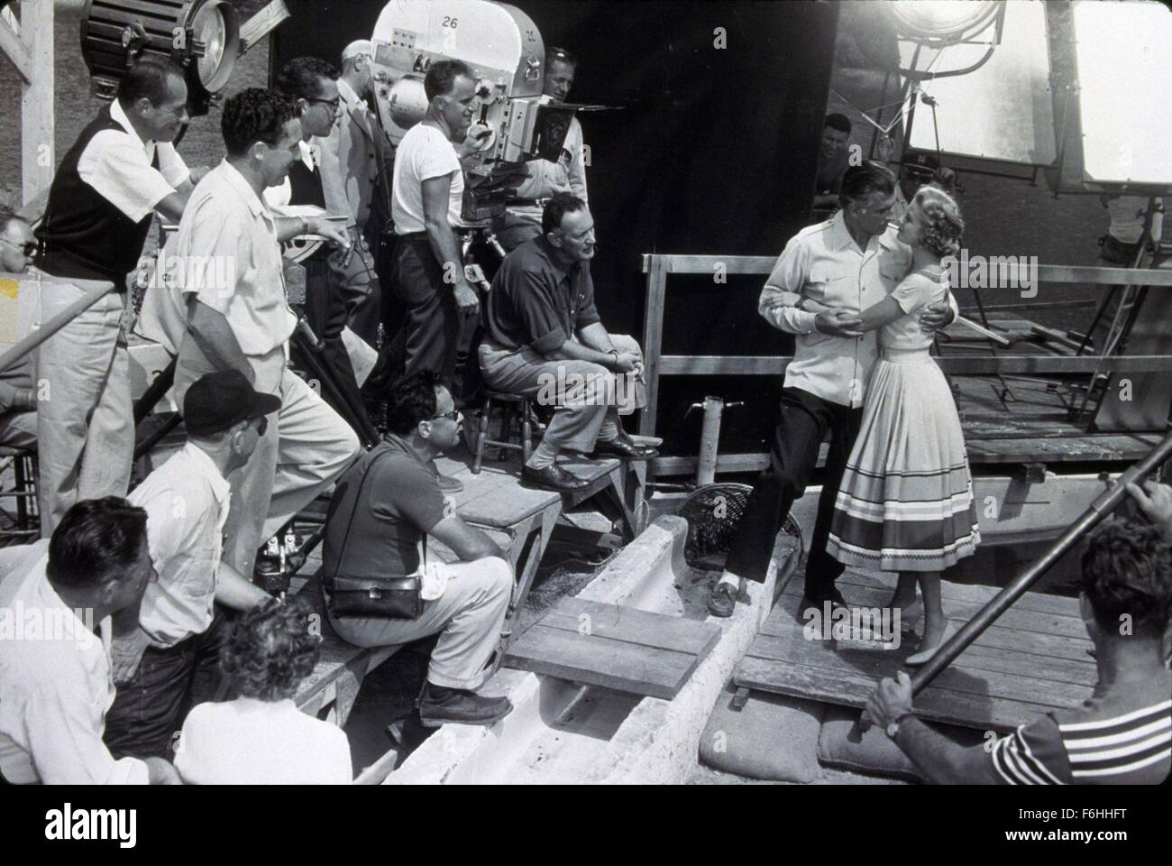 1954, il titolo del film: fuoco verde, Studio: MGM, nella foto: dietro le quinte, ensemble, STEWART GRANGER, Grace Kelly. (Credito Immagine: SNAP) Foto Stock