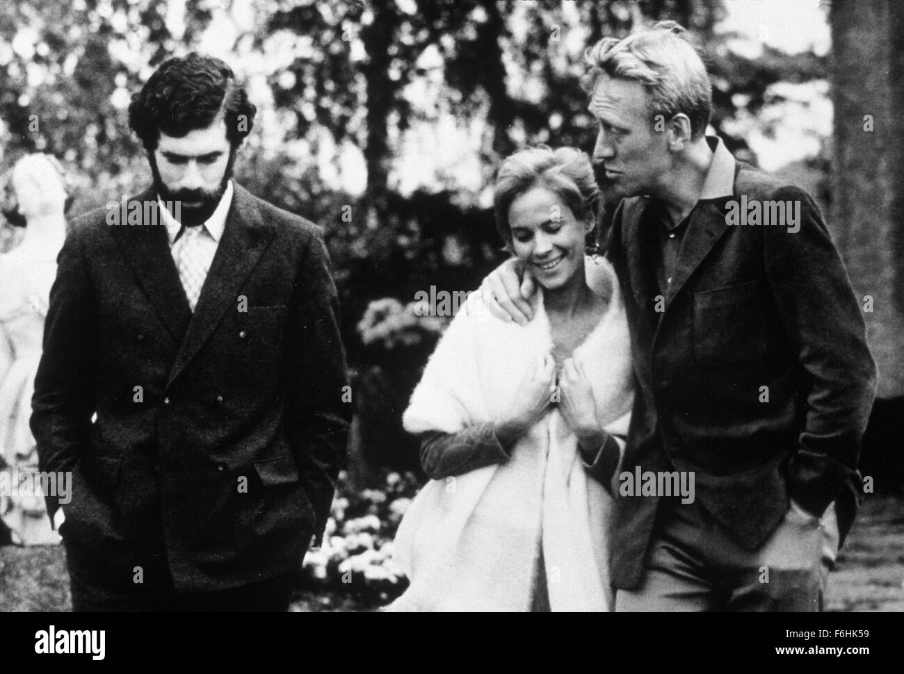 1971, il titolo del film: toccare, Direttore: Ingmar Bergman, nella foto: BIBI ANDERSSON, Ingmar Bergman, Elliott Gould. (Credito Immagine: SNAP) Foto Stock