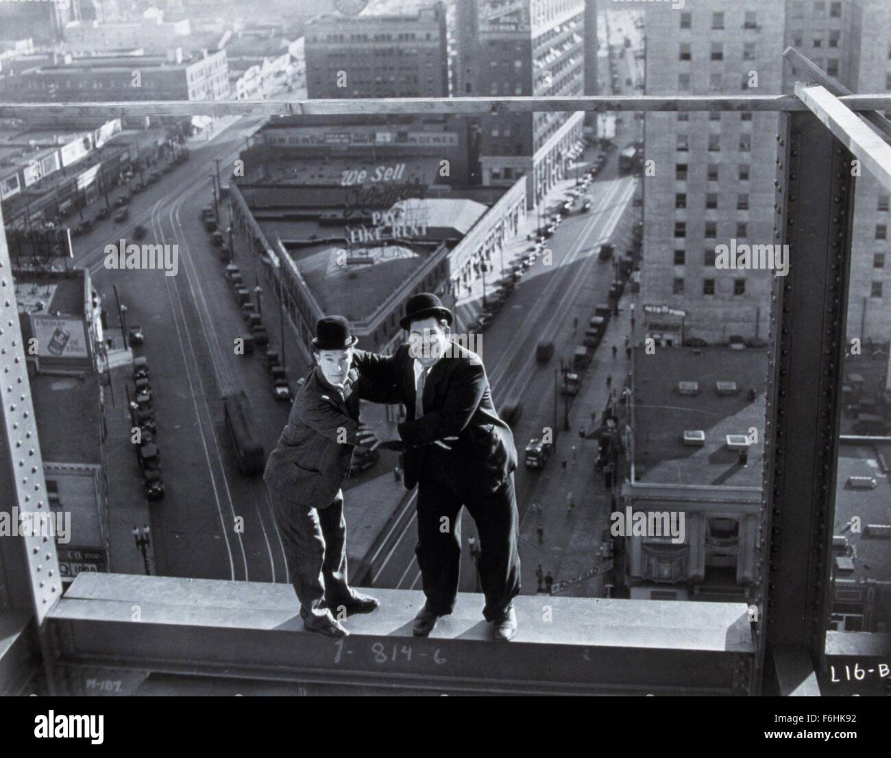 1929, il titolo del film: liberty, Direttore: LEO McCAREY, Studio: MGM, nella foto: Oliver Hardy, Laurel e Hardy, Stan Laurel. (Credito Immagine: SNAP) Foto Stock