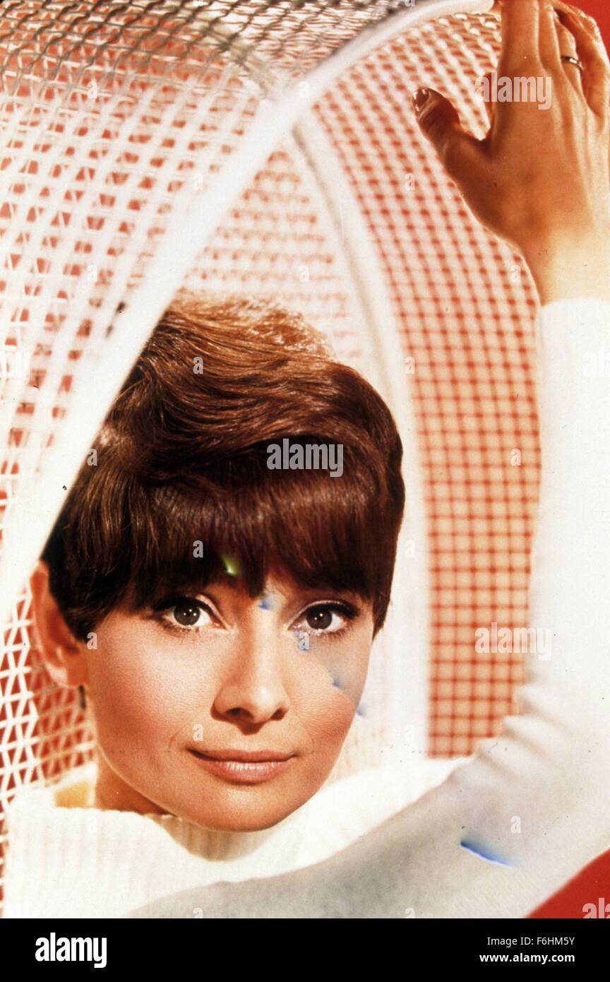 1967, il titolo del film: due per la strada, Direttore: Stanley Donen, Studio: volpe, nella foto: 1967, Audrey Hepburn, cesto conteneva, incorniciato, ritratto. (Credito Immagine: SNAP) Foto Stock