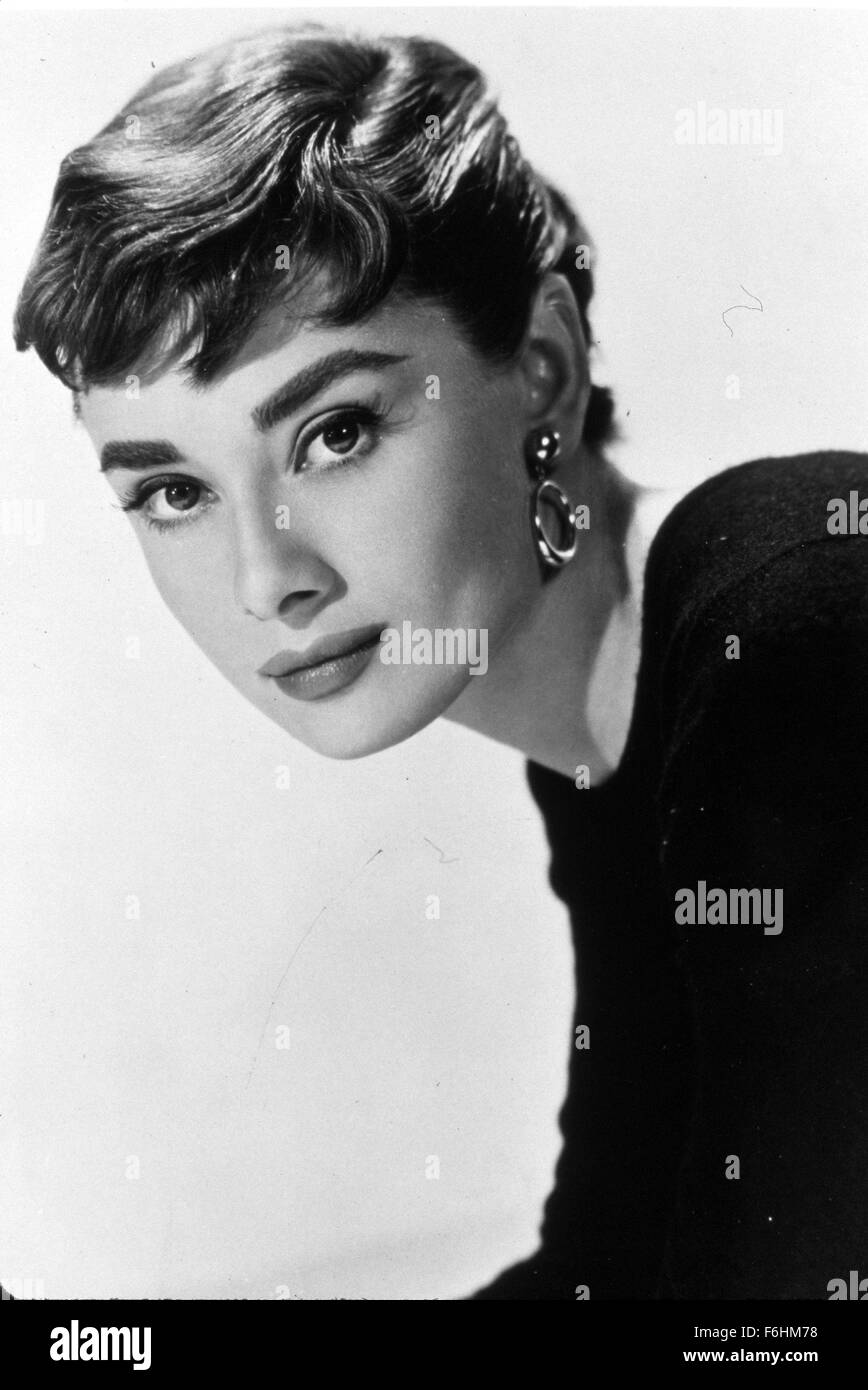1954, il titolo del film: SABRINA, Direttore: Billy Wilder, nella foto: Audrey Hepburn, ritratto, STUDIO, frange, capelli - verso l'alto. (Credito Immagine: SNAP) Foto Stock