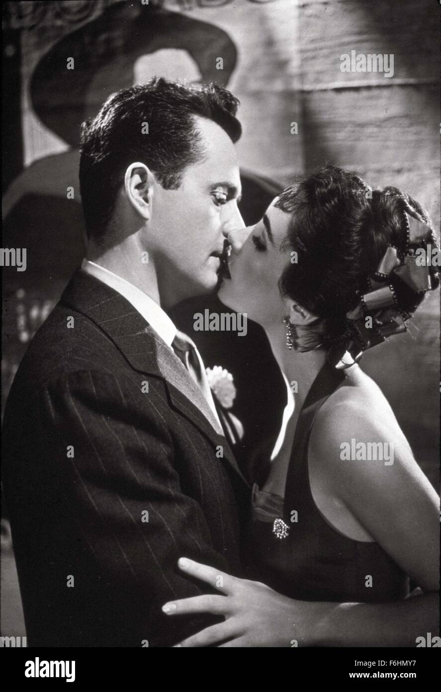 1952, il titolo del film: Amore è il migliore di sempre, Direttore: Stanley Donen, Studio: MGM, nella foto: KISSING, Larry parchi, romanticismo, Elizabeth Taylor, Liz Taylor. (Credito Immagine: SNAP) Foto Stock