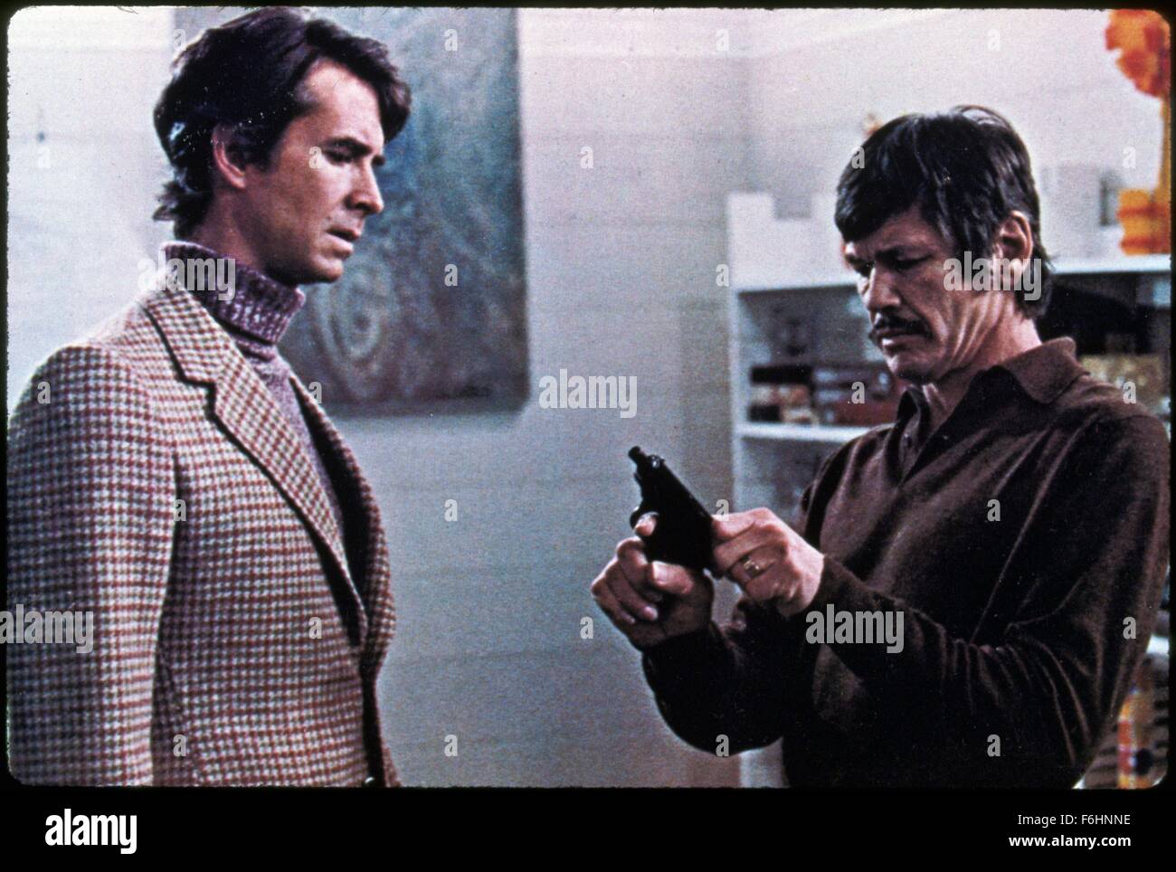 1971, il titolo del film: Qualcuno dietro la porta, Direttore: NICOLAS GESSNER, nella foto: Charles Bronson, NICOLAS GESSNER. (Credito Immagine: SNAP) Foto Stock