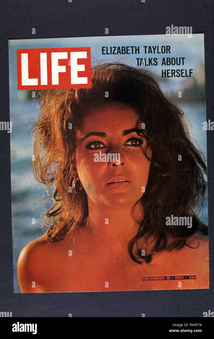 1964, il titolo del film: la vita, nella foto: Elizabeth Taylor, Liz Taylor, COPERCHIO MAGAZINE, la rivista Life. (Credito Immagine: SNAP) Foto Stock