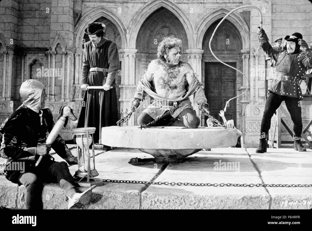 1957, il titolo del film: uomo di mille facce, Direttore: JOSEPH PEVNEY, nella foto: James Cagney, carattere, IL GOBBO DI NOTRE DAME, Lon Chaney: Attore. (Credito Immagine: SNAP) Foto Stock