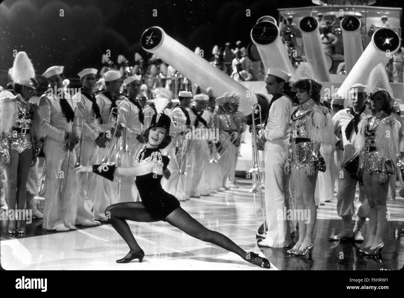 1936, il titolo del film: nato a ballare, Direttore: ROY DEL RUTH, Studio: MGM, nella foto: DANCING LADIES, ELEANOR POWELL, ballare, cantare, mostrano le ragazze, cannone. (Credito Immagine: SNAP) Foto Stock