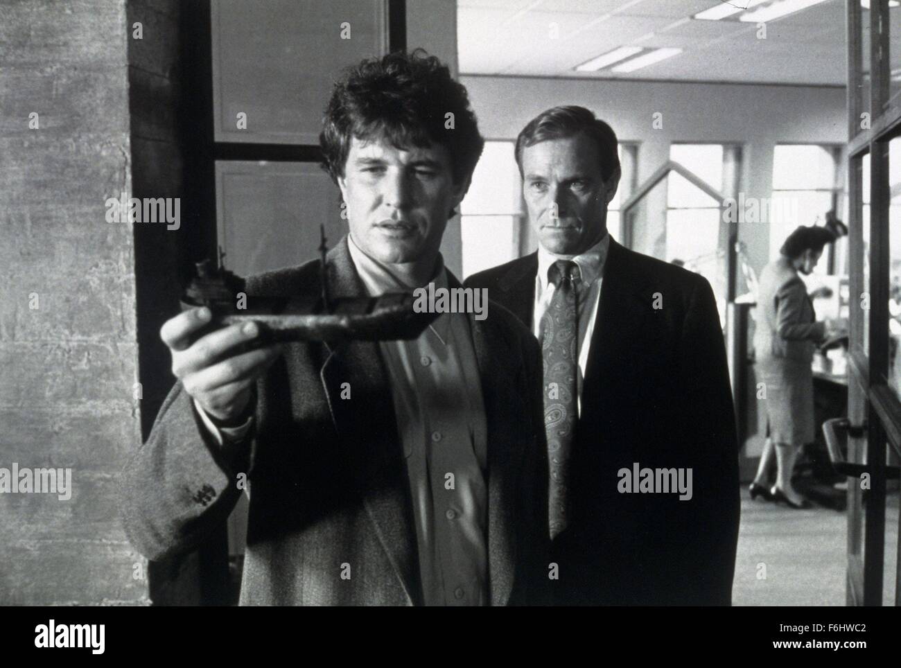 1991, il titolo del film: Shattered, Direttore: Wolfgang Petersen, Studio: MGM, nella foto: TOM BERENGER, CORBIN BERNSEN. (Credito Immagine: SNAP) Foto Stock