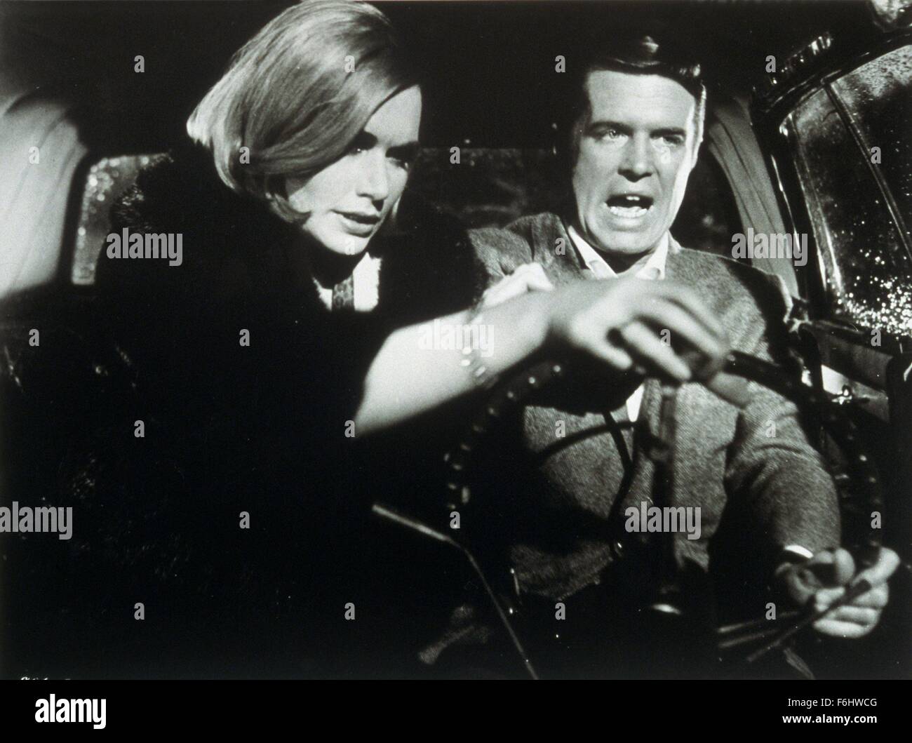 1965, il titolo del film: terzo giorno, Direttore: JACK SMIGHT, Studio: WARNER, nella foto: SALLY KELLERMAN, GEORGE PEPPARD. (Credito Immagine: SNAP) Foto Stock