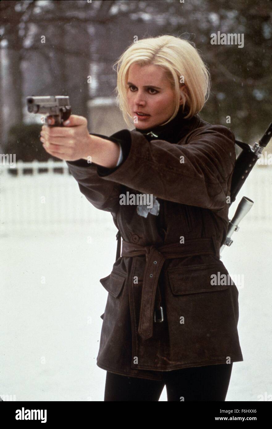 1996, il titolo del film: lungo bacio buonanotte, Direttore: RENNY HARLIN, Studio: nuova linea, nella foto: azione, amnesia, PERICOLOSO LADIES, geena Pagina DAVIS, Gun Crazy, RENNY HARLIN, donne (male/media/pericolosa), Identità smarrito, assassino, neve, freddo inverno, bionda, esterno. (Credito Immagine: SNAP) Foto Stock