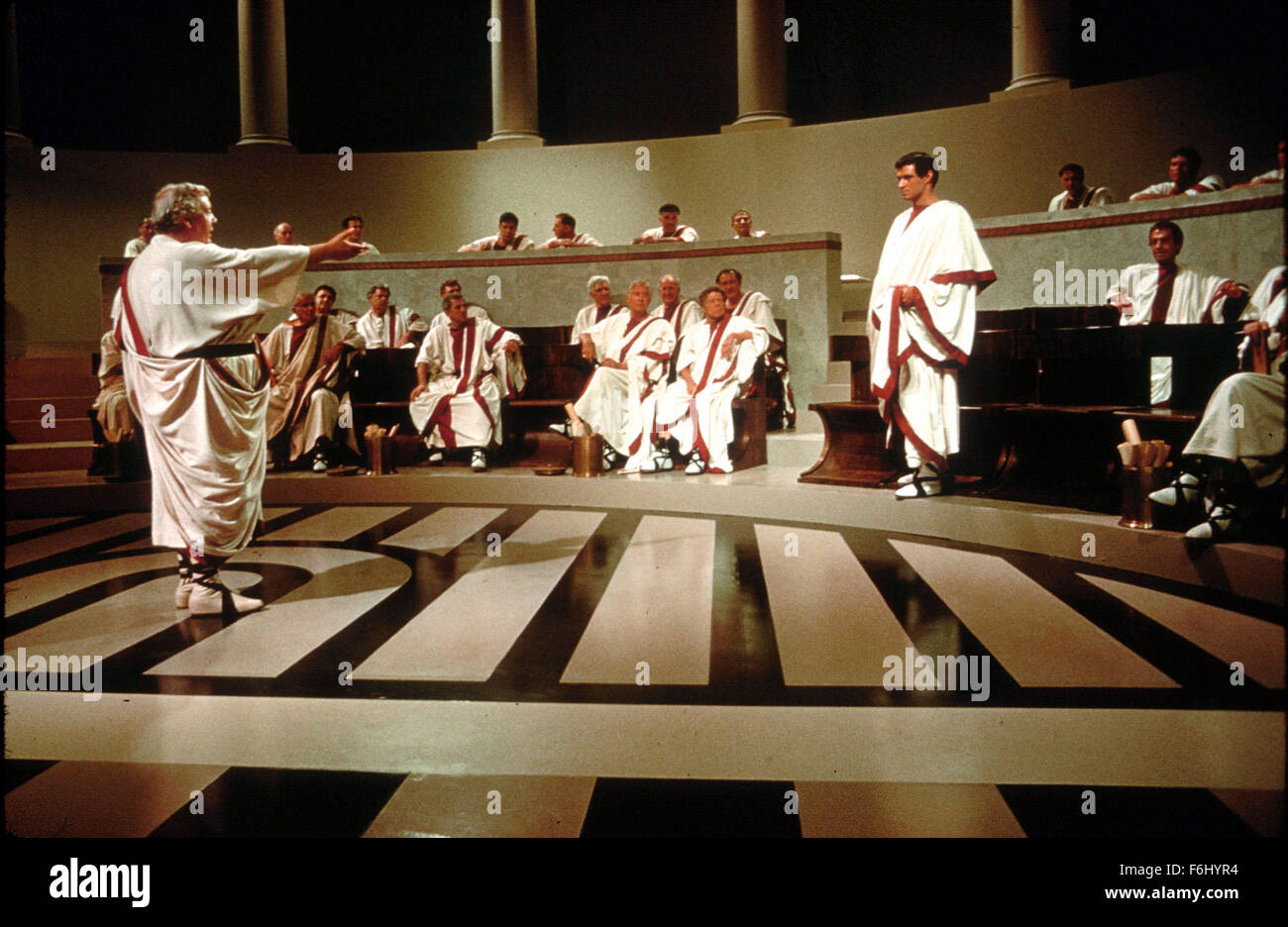 Jun 12, 2002; Hollywood, CA, Stati Uniti d'America; attore Charles Laughton come Sempronius Graccus e attore LAWRENCE OLIVIER come Marcus Licinio Crasso star in 'Spartacus' diretta da Stanley Kubrick.. (Credito Immagine: ) Foto Stock