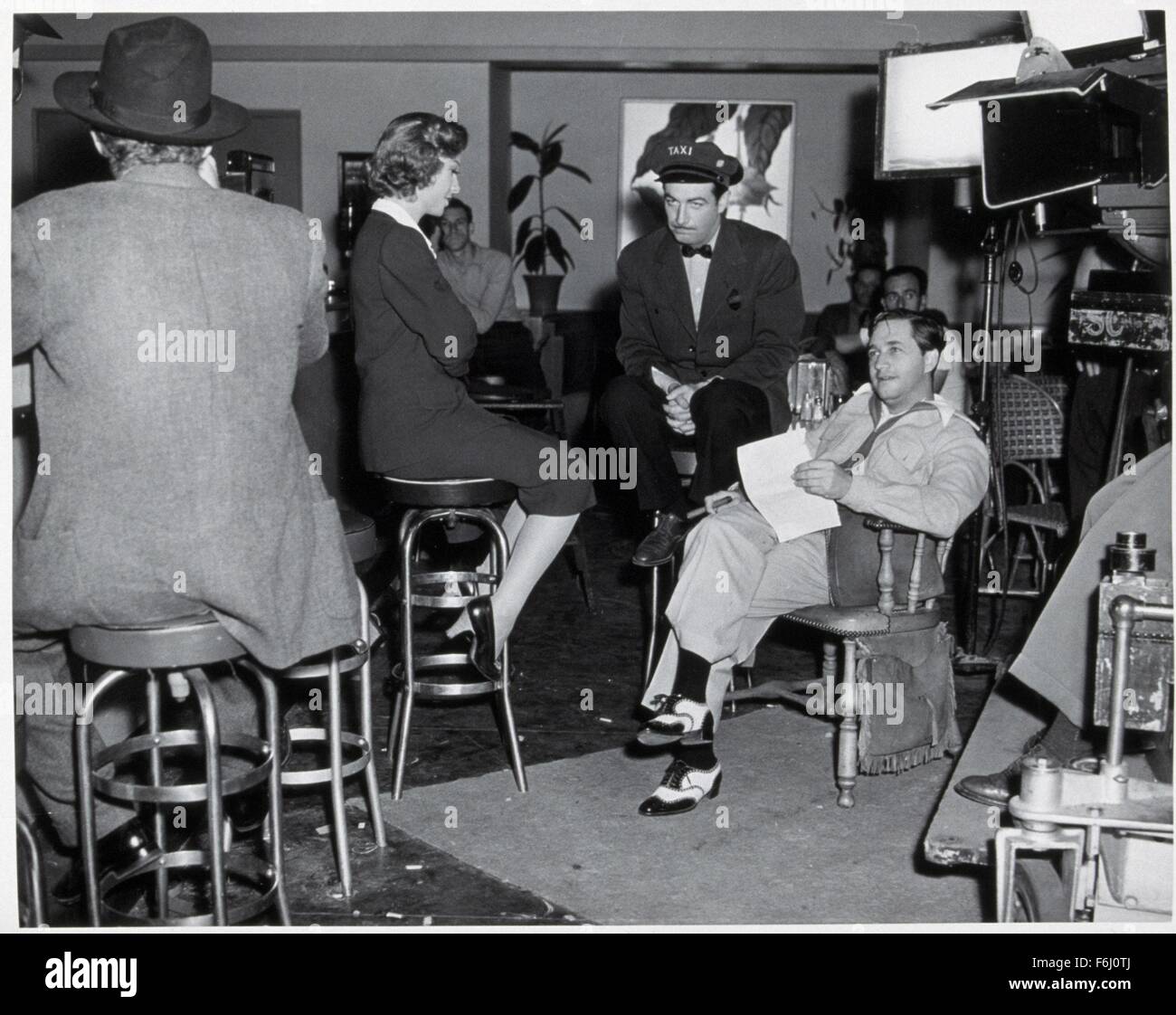 1942, il titolo del film: Johnny ansiosi, Direttore: MERVYN LeROY, Studio: MGM, nella foto: dietro le quinte, equipaggio, GLENDA FARRELL, MERVYN LeROY. (Credito Immagine: SNAP) Foto Stock