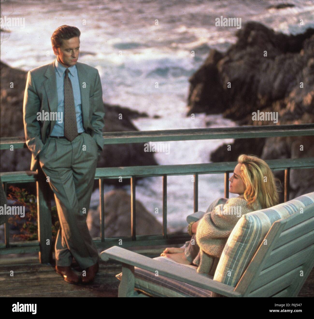 1992, il titolo del film: basic instinct, Direttore: Paul Verhoeven, Studio: TRI, nella foto: Michael Douglas, Sharon Stone. (Credito Immagine: SNAP) Foto Stock