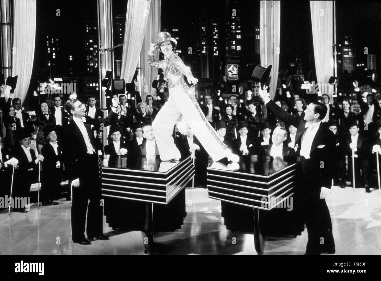 1936, il titolo del film: BROADWAY melodia di 1936, Direttore: ROY DEL RUTH, Studio: MGM, nella foto: CHORUS, abbigliamento, dancing, ROY DEL RUTH, trascinare, cappello, ELEANOR POWELL. (Credito Immagine: SNAP) Foto Stock