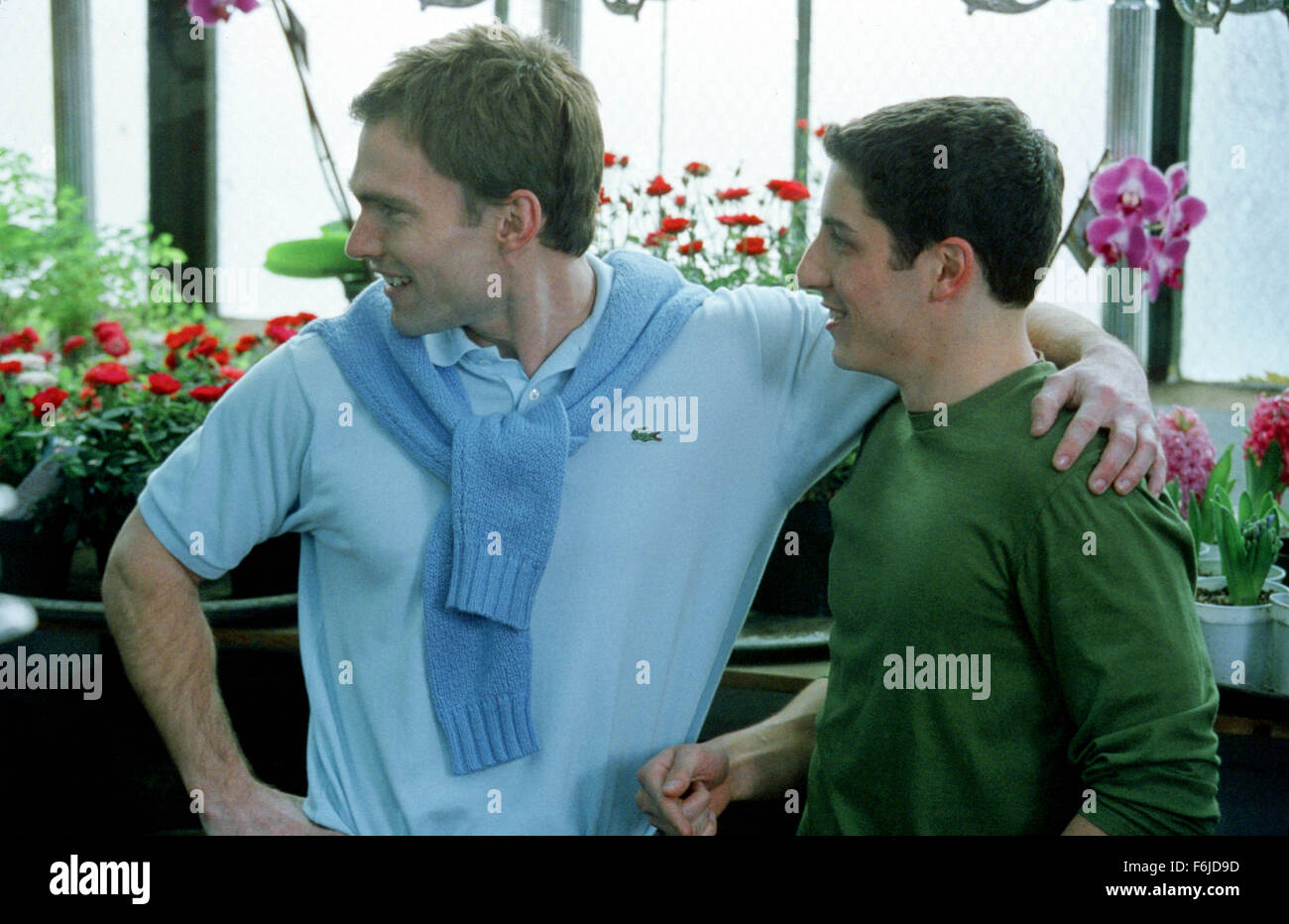 Data di rilascio: 24 luglio 2003. Il titolo del filmato: American Wedding. STUDIO: Universal Studios. Trama: il terzo film in American Pie serie trattative con il matrimonio di Jim e Michelle e raccogliere le loro famiglie e i loro amici, tra cui Jim's vecchi amici di alta scuola e della Michelle sorellina. Nella foto: il Seann William Scott come Steve Stifler e Jason Biggs come Jim Levinstein. Foto Stock