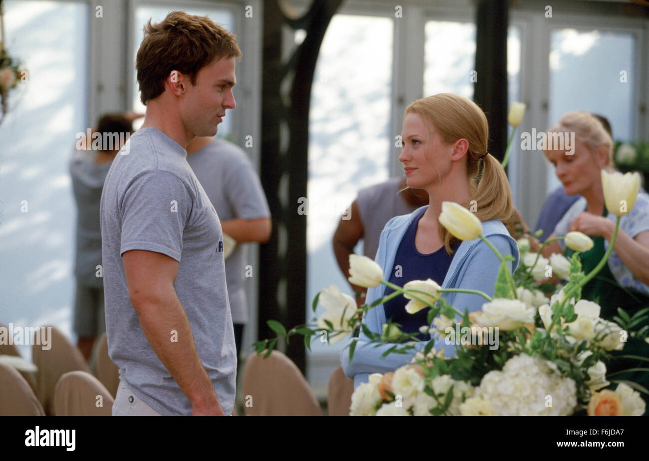 Data di rilascio: 24 luglio 2003. Il titolo del filmato: American Wedding. STUDIO: Universal Studios. Trama: il terzo film in American Pie serie trattative con il matrimonio di Jim e Michelle e raccogliere le loro famiglie e i loro amici, tra cui Jim's vecchi amici di alta scuola e della Michelle sorellina. Nella foto: il Seann William Scott come Steve Stifler e GENNAIO JONES come Cadence Flaherty. Foto Stock