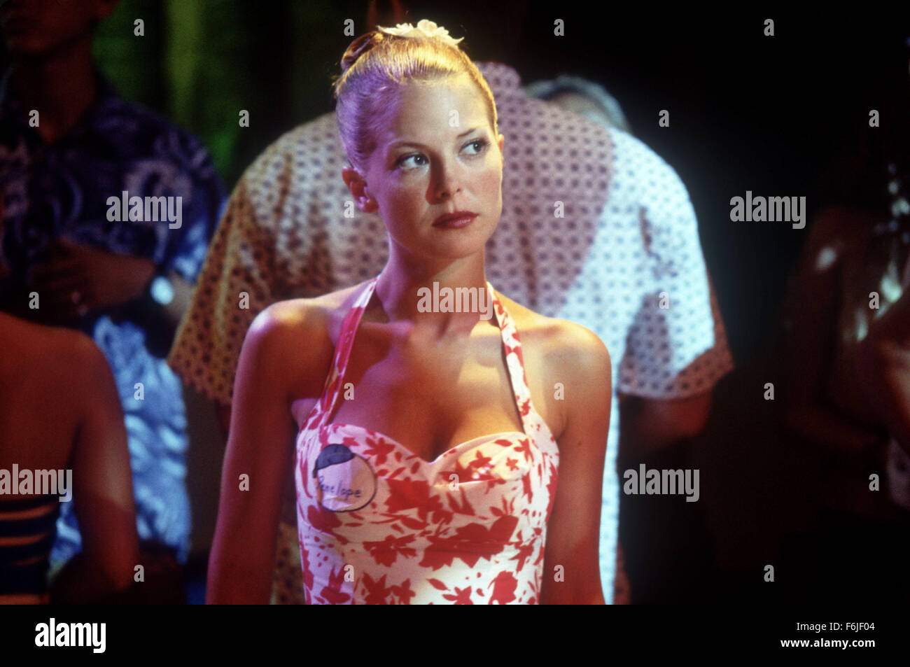 Data di rilascio: febbraio 27, 2004. Il titolo del filmato: Club Dread. STUDIO: Cataland Films. Trama: quando un serial killer interrompe il divertimento a swanky Coconut Pete's Coconut Beach Resort -- un edonista isola paradiso per swingers --- è il club di personale per fermare la violenza ... o almeno nascondere!. Nella foto: JORDAN LADD come Penelope. Foto Stock