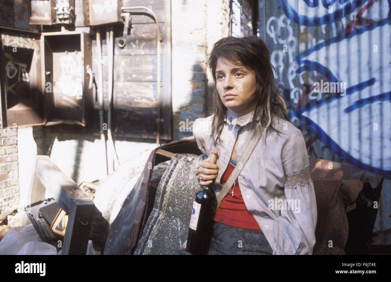 Data di rilascio: ottobre 2, 2004. Il titolo del filmato: risacca. STUDIO: United Artists. Trama: La Munns, padre Giovanni e figli Chris e Tim, si inclinano a boschi rurale della Georgia. La loro vita insieme è cambiato per sempre con l'arrivo dello zio Deel, nonostante la tragedia che segue le forze di Chris travagliata per diventare un uomo. Nella foto: SHIRI APPLEBY stelle come viola. Foto Stock