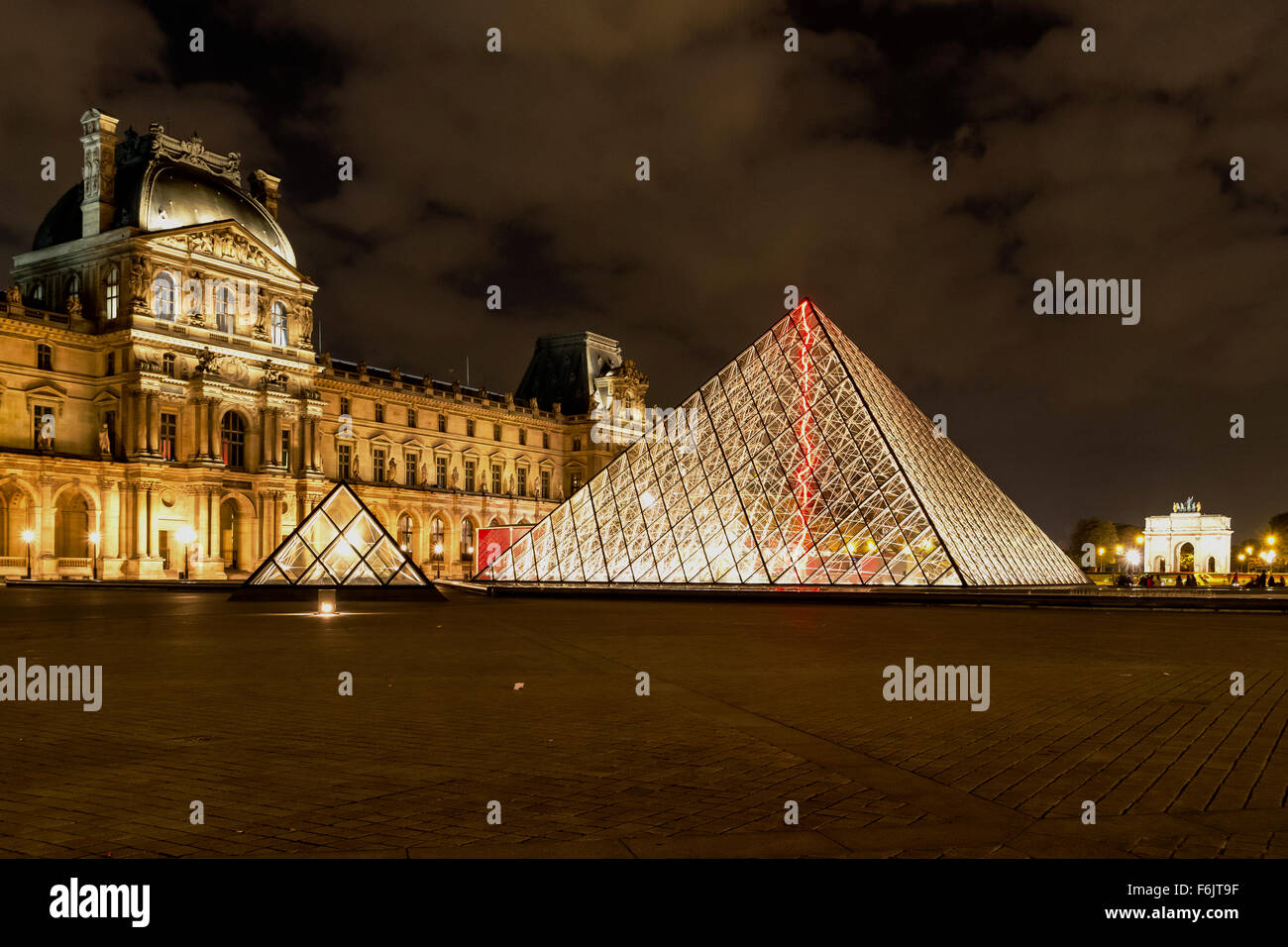 Louvre il museo (Musee du Louvre) Denon è ala Denon del blocco (pavillon Denon) piramide Foto Stock