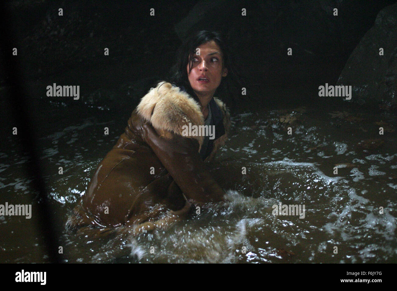 Data di rilascio: Gennaio 28, 2005 il titolo del filmato: Nascondino STUDIO: XX Century Fox regia: John Polson trama: Nascondino ruota intorno a un vedovo e sua figlia. Essi si muovono a upstate e Emily presto crea un amico immaginario di nome Charlie, ma questo atto assume un inaspettato e terrificanti turno, dove suo padre e dottore cominciare a preoccuparsi di Emily's raccapriccianti abitudini. Nella foto: FAMKE JANSSEN stelle come Katherine. (Credito Immagine: c XX Century Fox/Entertainment Immagini) Foto Stock