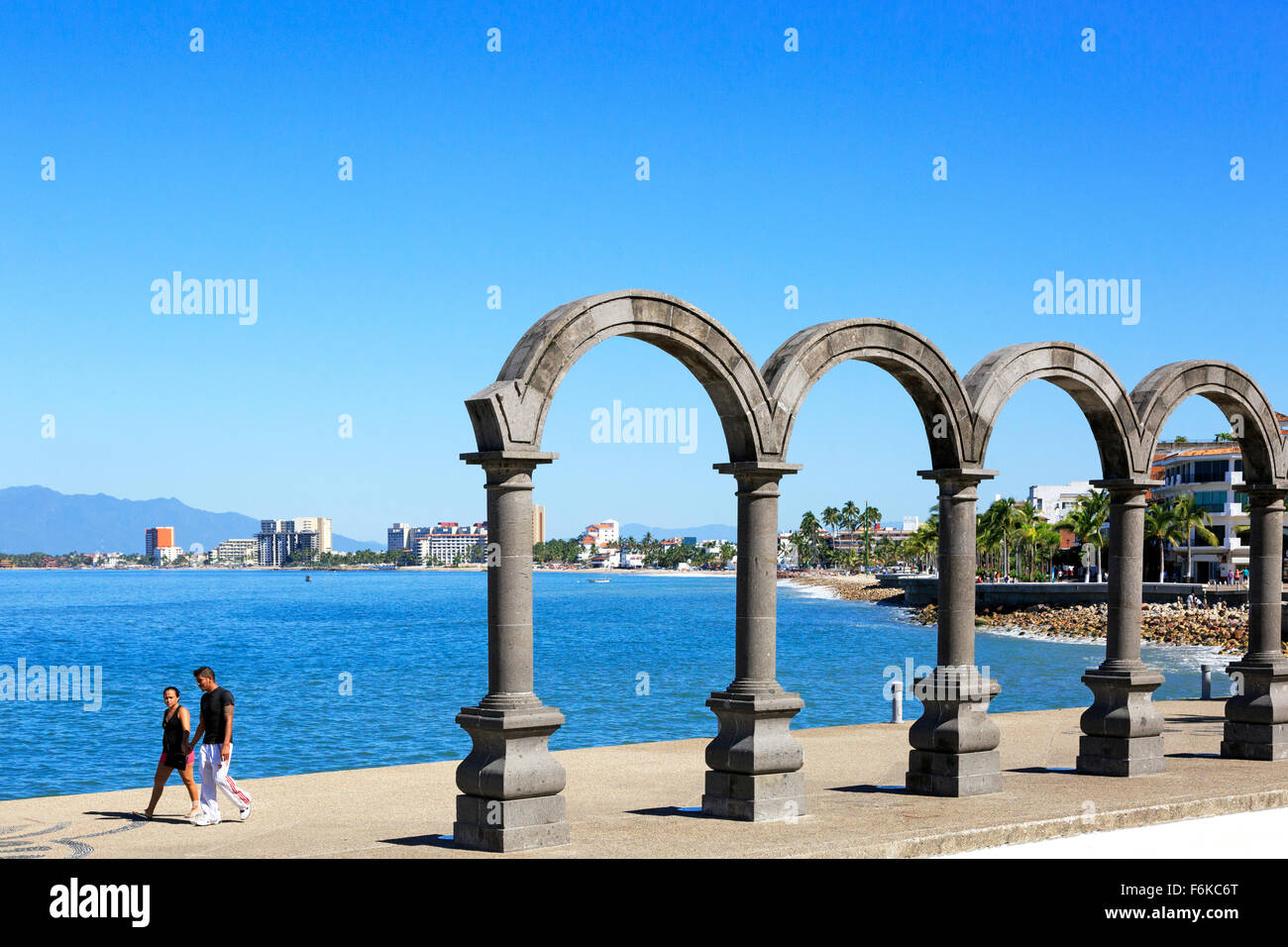 Passeggiata principale chiamato Paseo Diaz Ordaz, El Centro distretto, El Macelon, in Puerto Vallarta a Bahia de Banderas, Messico Foto Stock