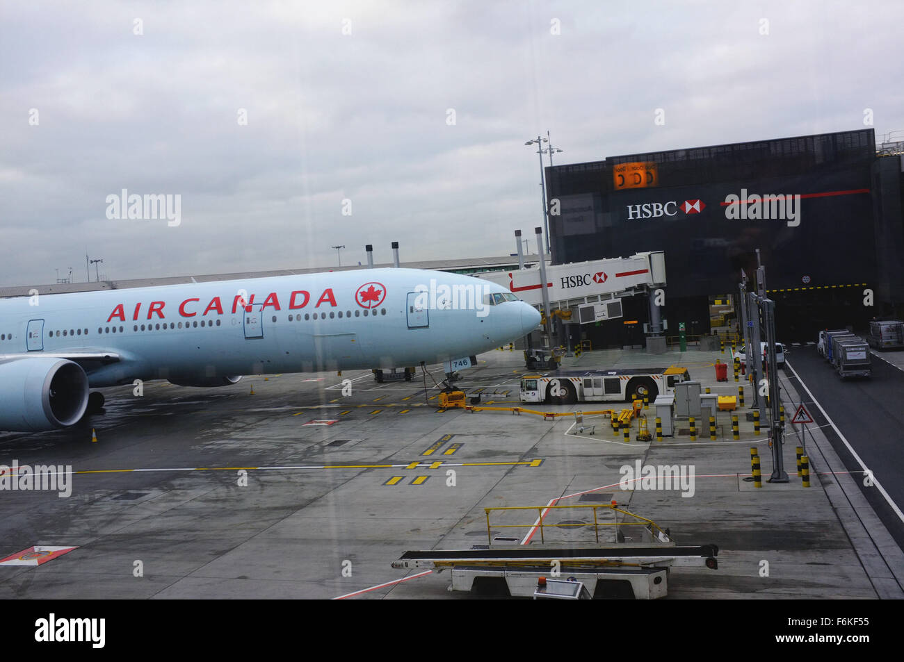 Un Air Canada piano su terreno presso l'aeroporto di Heathrow. Foto Stock