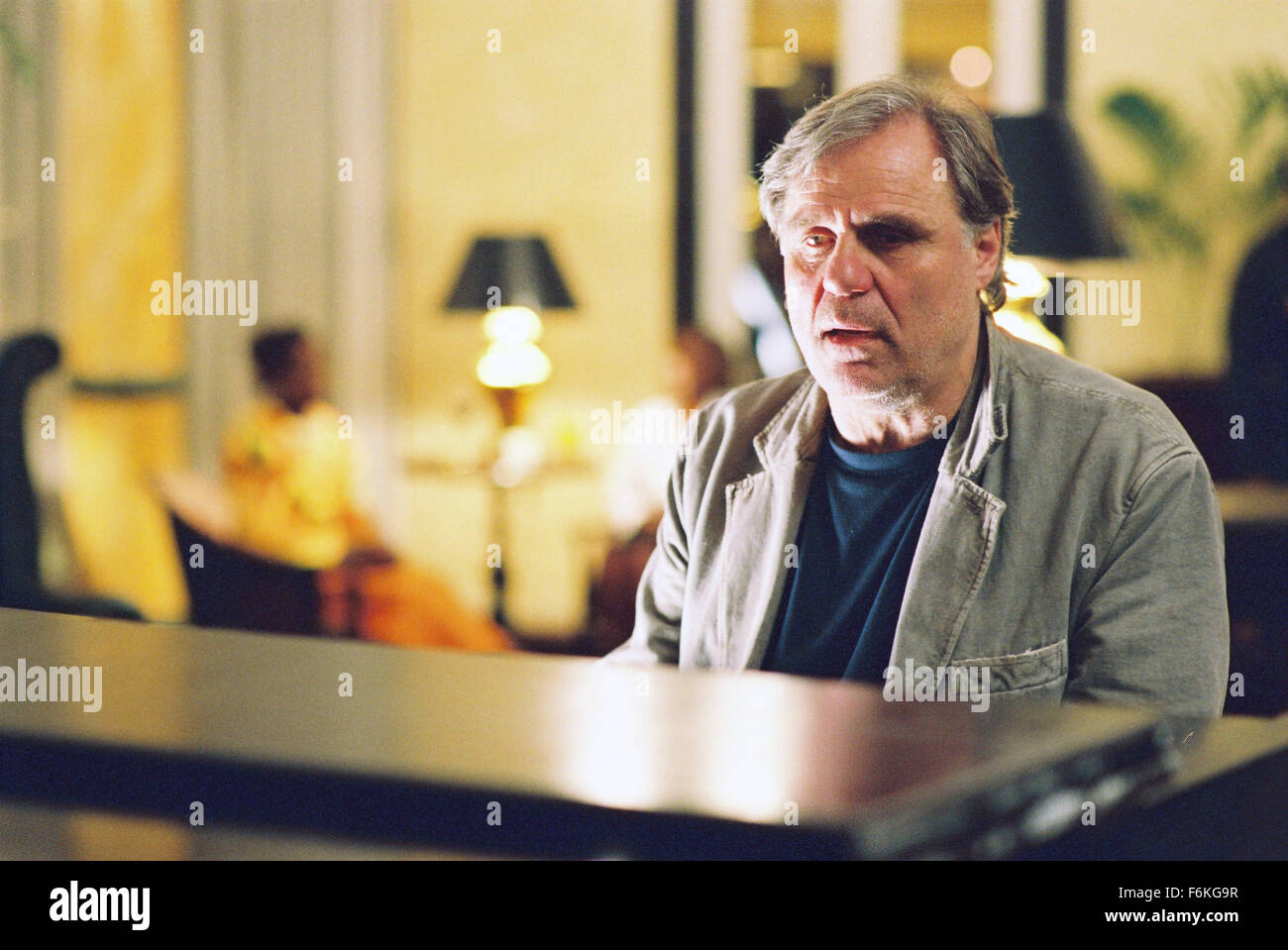 Data di rilascio: Settembre 26, 2006. Il titolo del filmato: Winterreise. STUDIO: Bayerischer Rundfunk. Trama: la storia di Franz Brenninger (Bierbichler), che da sempre ha soppresso il suo desiderio di essere un cantante fino a tardi nella vita, quando sul suo ultimo viaggio, si riscopre la sua passione. Nella foto: JOPSEF BIERBICHLER come Franz Brenninger. Foto Stock