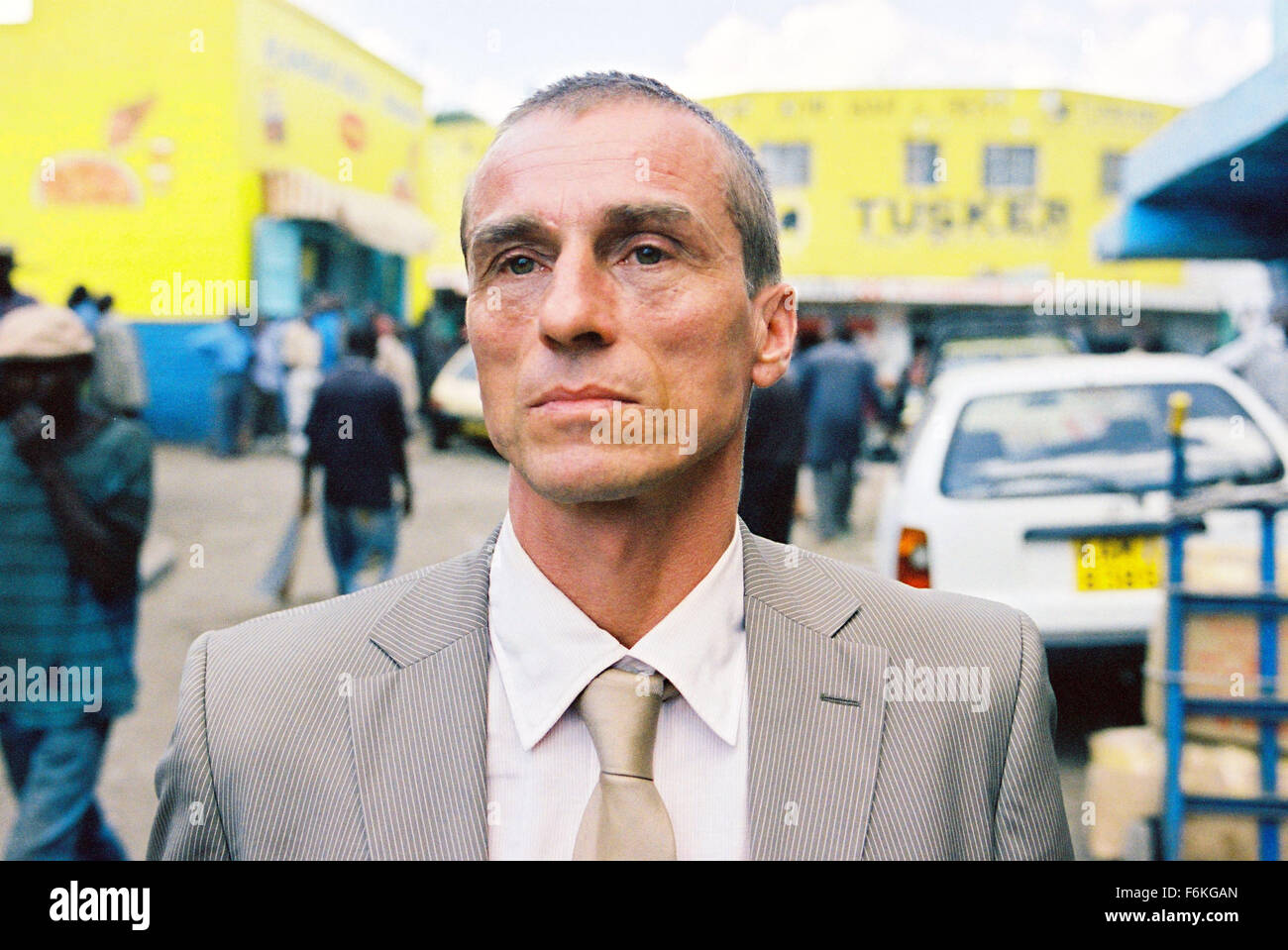 Data di rilascio: Settembre 26, 2006. Il titolo del filmato: Winterreise. STUDIO: Bayerischer Rundfunk. Trama: la storia di Franz Brenninger (Bierbichler), che da sempre ha soppresso il suo desiderio di essere un cantante fino a tardi nella vita, quando sul suo ultimo viaggio, si riscopre la sua passione. Nella foto: ANDRE HENNICKE come FriedlSnder. Foto Stock