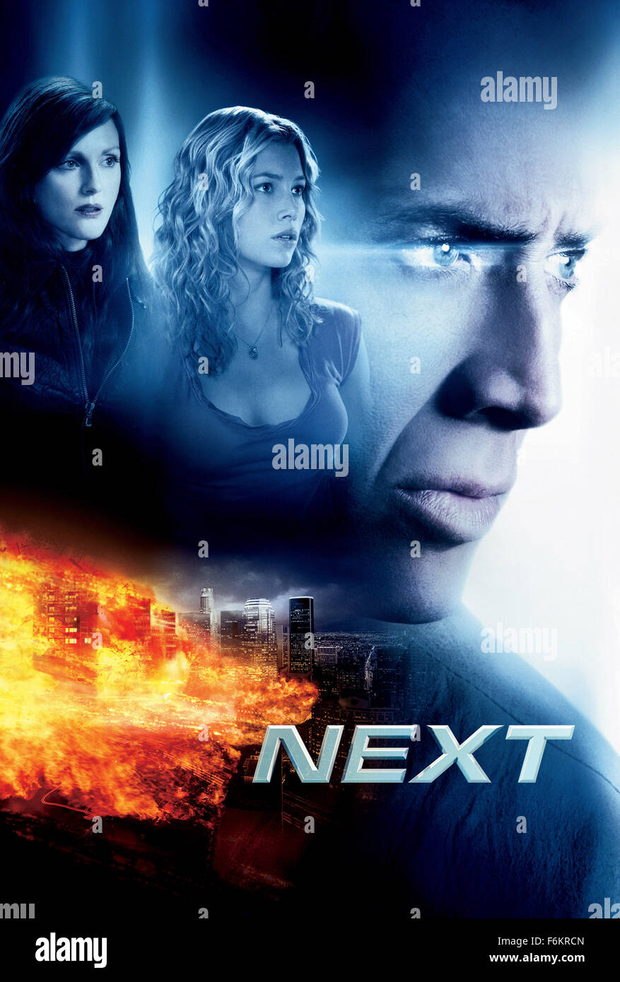Data di rilascio: Aprile 27, 2007. Il titolo del filmato: Avanti - STUDIO: Revolution Studios. Trama: a Las Vegas mago che può vedere nel futuro è perseguito da agenti FBI che cerca di utilizzare le sue abilità per prevenire un attacco terroristico nucleare. Nella foto: arte composita per il fotogramma poster del filmato dotato (L-R) Julianne Moore come agente FBI Callie Ferris jessica biel come Liz e Nicolas Cage come Cris. Foto Stock