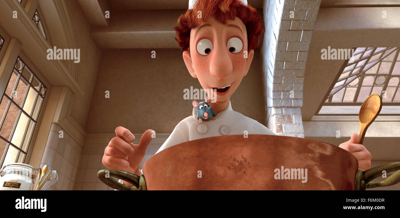 Data di rilascio: giugno 29, 2007. STUDIO: Pixar Animation Studios / Walt Disney Pictures. Trama: un giovane ratto vivono all interno delle mura di un famoso bistro Parigi vuole diventare un cuoco, ma è ostacolato dalla sua famiglia è lo scetticismo e la rat-disprezzando il personale e patroni. Nella foto: Patton Oswalt come la voce di Remy e Lou romano come la voce di Linguini. Foto Stock