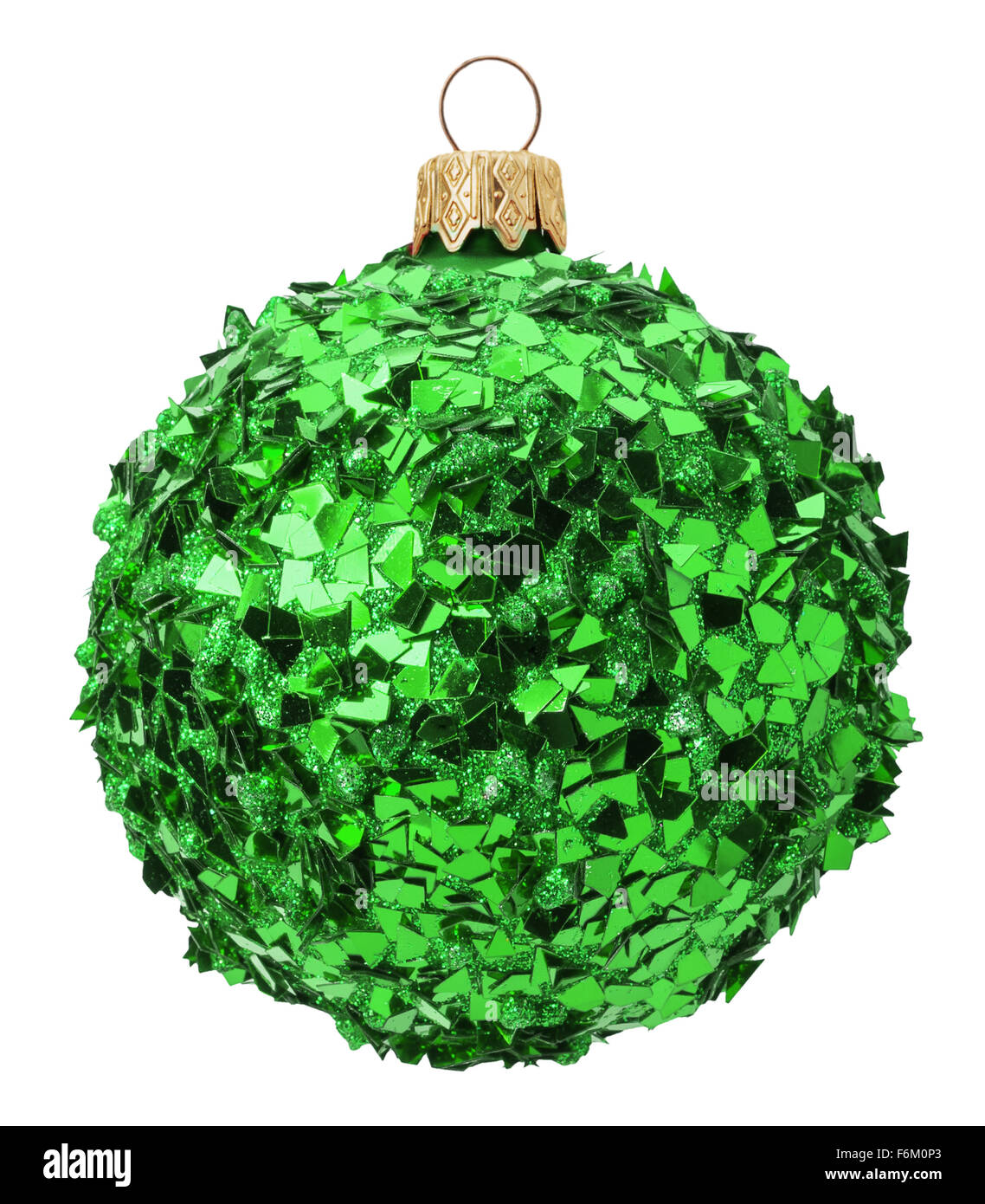 Il verde scintillante palla di Natale isolato su uno sfondo bianco. Foto Stock