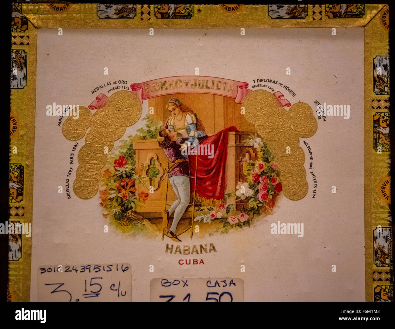 Nota marca di sigari di sigari cubani Romeo y Julieta in un cubano Zigarrengeschät all Avana Vecchia, souvenir, La Habana, Cuba,dei Caraibi Foto Stock