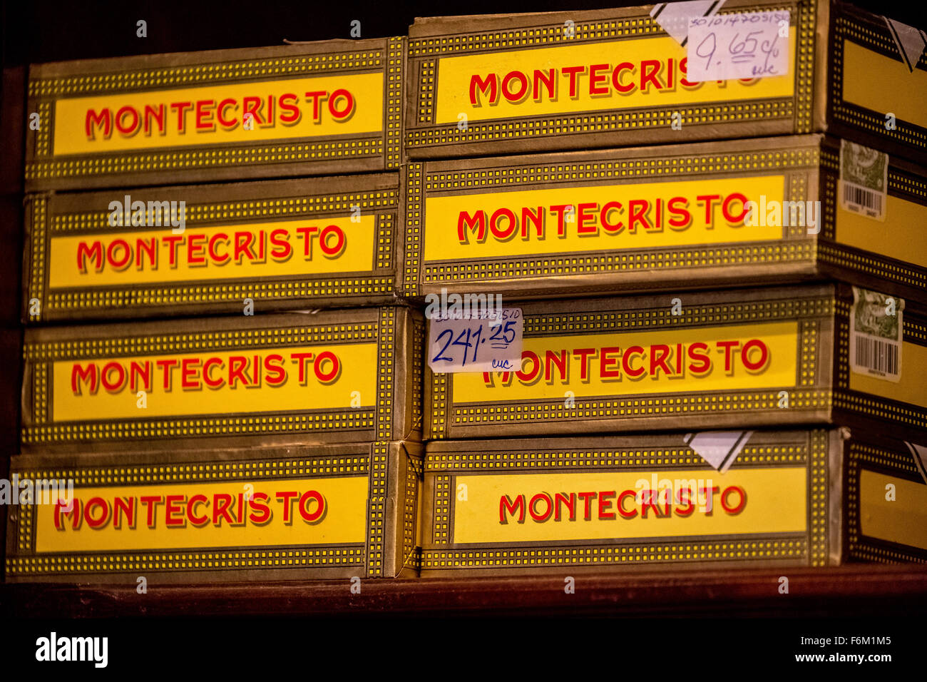 Nota marca di sigari di sigari cubani Montecristo in un sigaro cubano shop all Avana Vecchia, souvenir, La Habana, Cuba, Caraibi Foto Stock