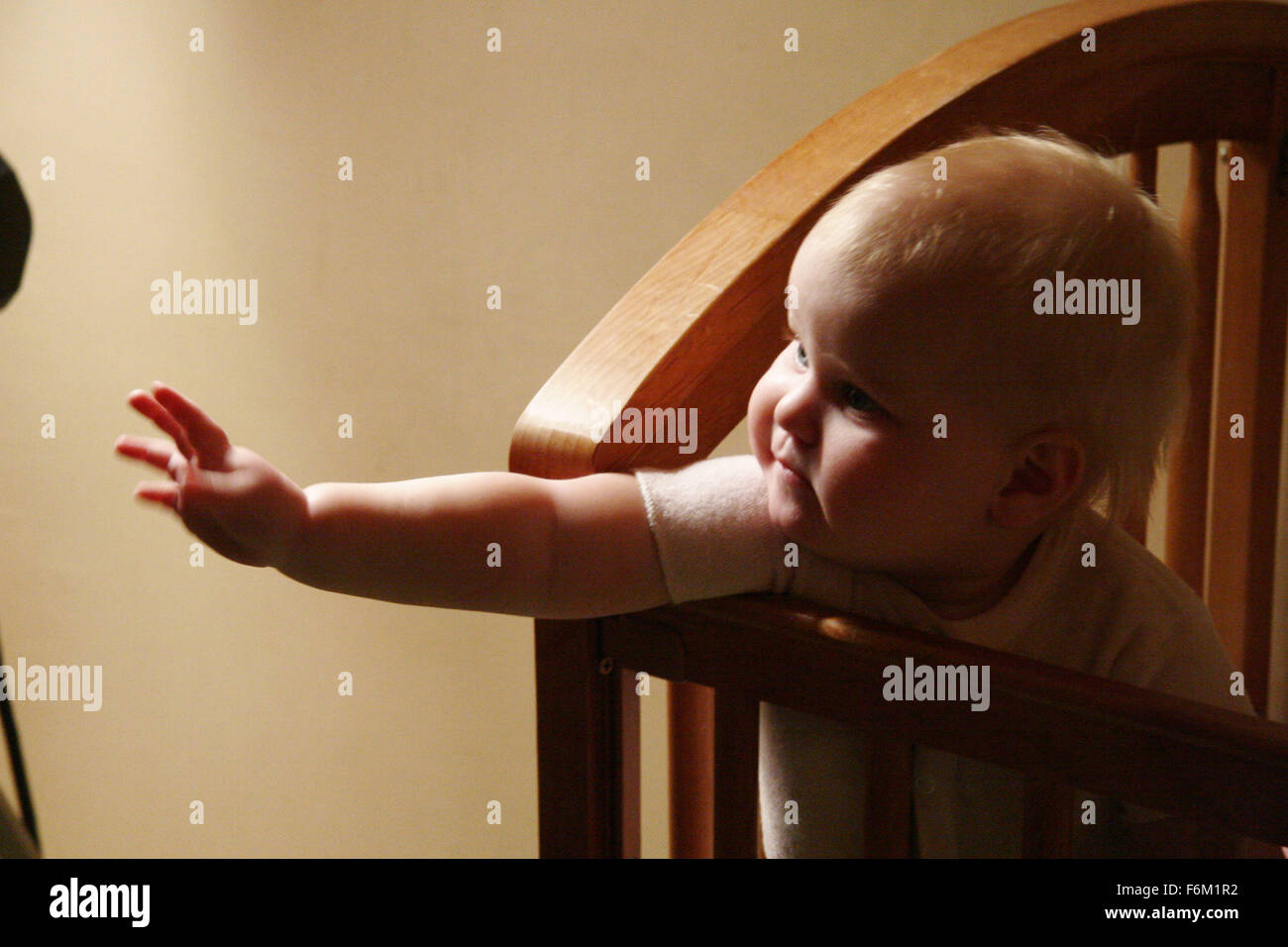 Data di rilascio: 17 giugno 2008. Il titolo del filmato: basta aggiungere acqua. STUDIO: Sony Pictures. Trama: Una bizzarra commedia romantica su un ragazzo decente, Ray Tuckby, con morti fine vita in dead-end comune di Trona, CA. Dopo l incoraggiamento da uno straniero che egli succede su, Ray inizia a sognare di nuovo. Egli mette i parassiti nella sua vita, rassegne il nervo per perseguire il suo amore d'infanzia, ed infine si torna alla sua comunità, rovesciando il locale teenage Met-barone. Nella foto: film scena. Foto Stock