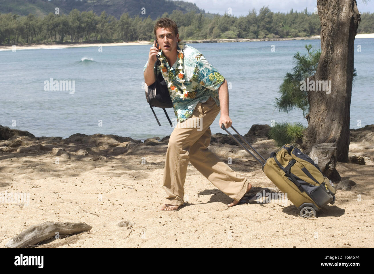 Data di rilascio: Aprile 18, 2008. Il titolo del filmato: Forgetting Sarah Marshall. STUDIO: Universal Pictures. Trama: devastato Peter (Segel) prende una vacanza alle Hawaii al fine di trattare con la recente rottura con la sua stella televisiva ragazza Sarah (Bell). Poco conosce Sarah è in viaggio per la stessa località come lei e lei sta portando lungo il suo nuovo ragazzo. Nella foto: Jason Segel come Pietro. Foto Stock