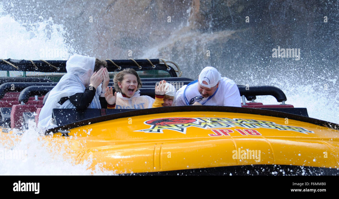 Data di rilascio: Marzo 23, 2010. Il titolo del filmato: Free Willy: Fuga da Pirate's Cove. STUDIO: Film Afrika in tutto il mondo. Trama: . Nella foto: Bindi Irwin e ROBERT IRWIN. Foto Stock