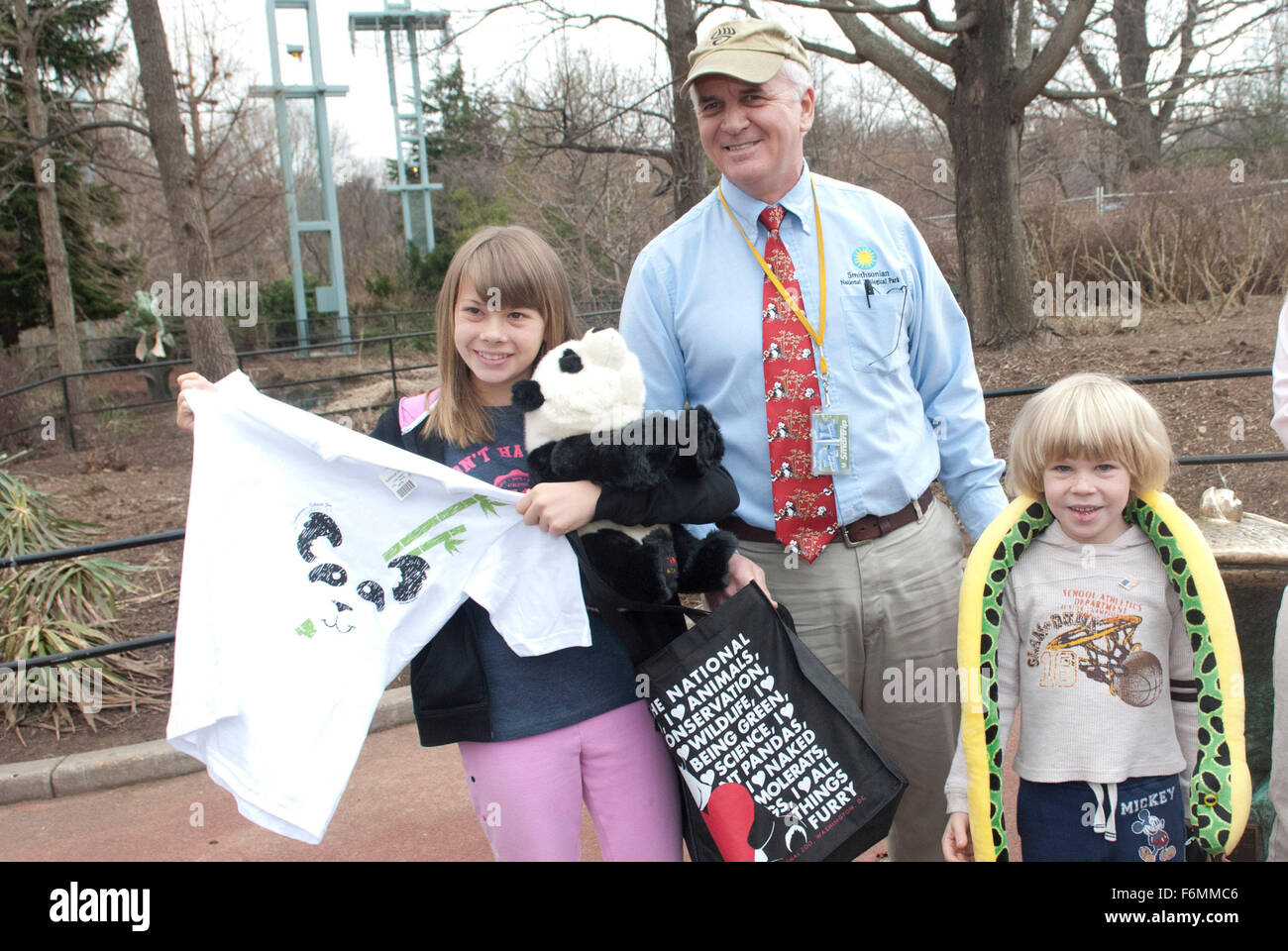 Data di rilascio: Marzo 23, 2010. Il titolo del filmato: Free Willy: Fuga da Pirate's Cove. STUDIO: Film Afrika in tutto il mondo. Trama: . Nella foto: Robert Irwin e Bindi Irwin. Foto Stock